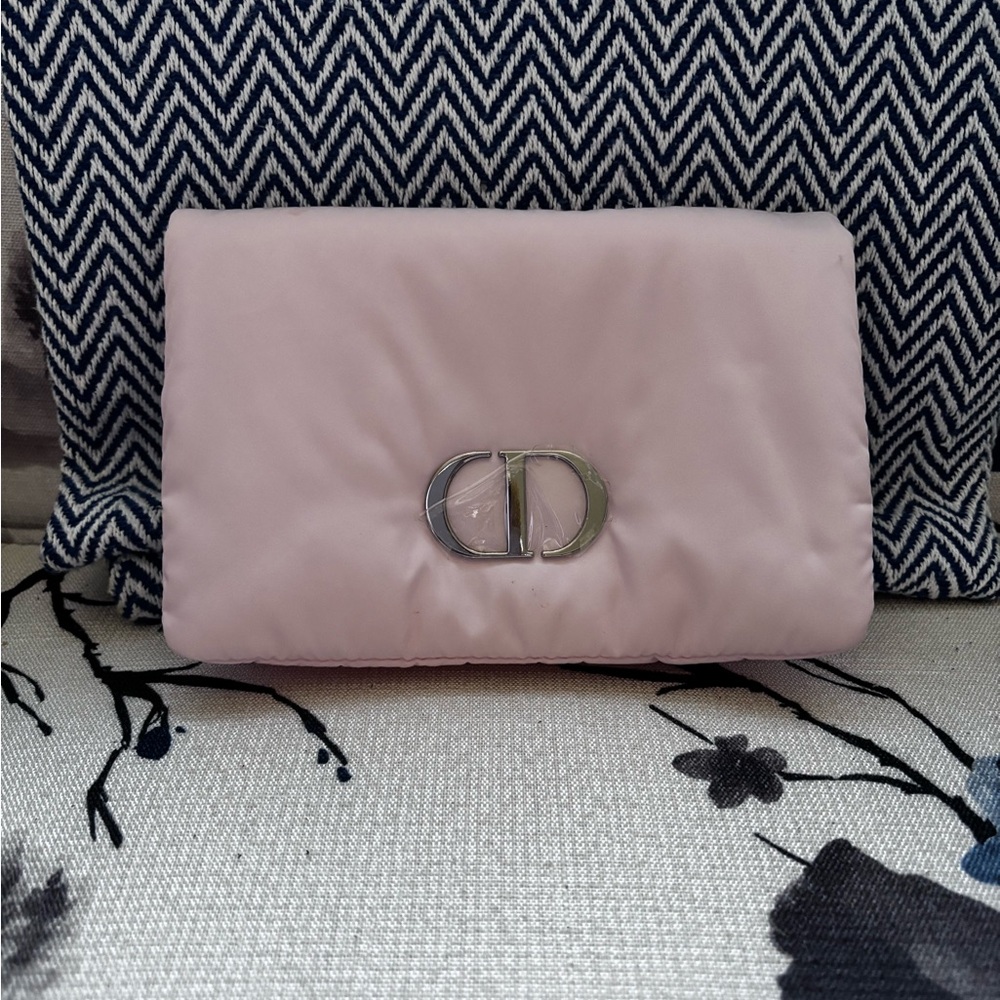 🎁Cristian Dior Pink puffy Clutch with Silver initials snap closure makeup bag🥰